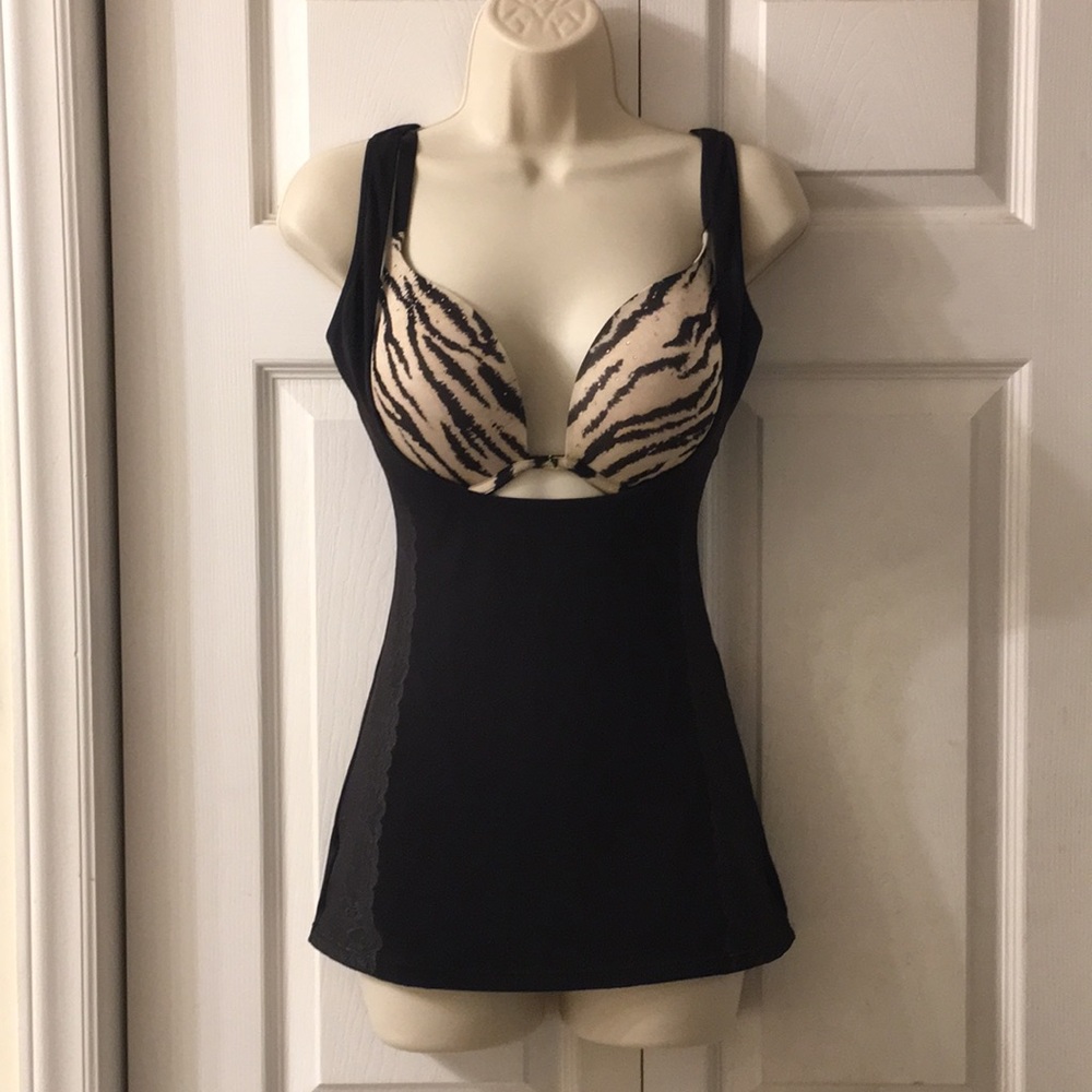 Spanx Assets Red Hot Label. Open Front Tank. Sz L